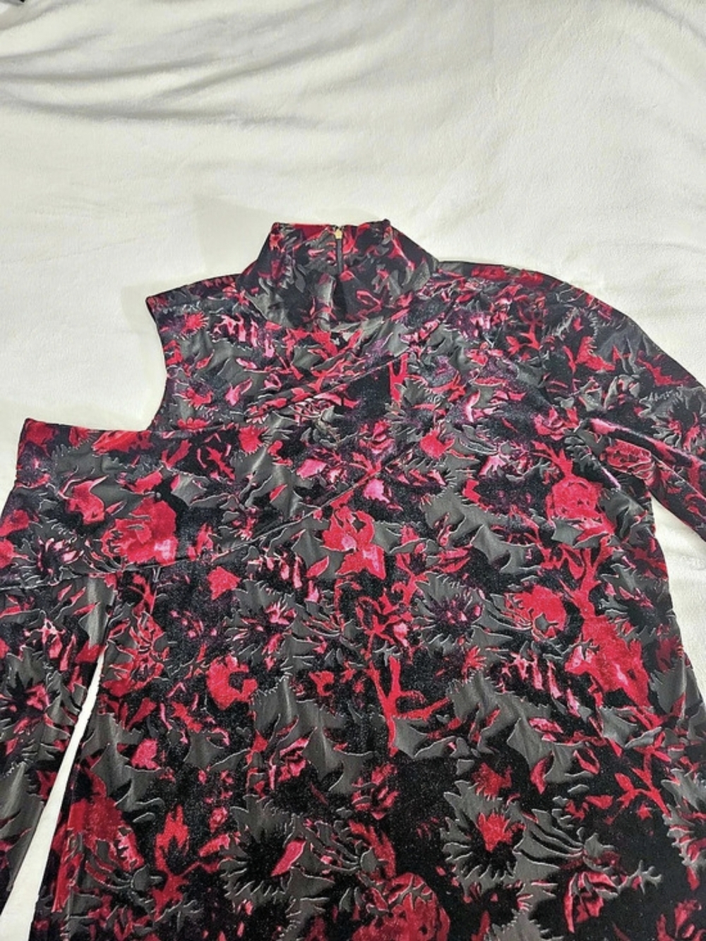 Donna Karan Burnout Floral Cold Shoulder Tunic Velvet Black & Red Size Large EU - Picture 3 of 7